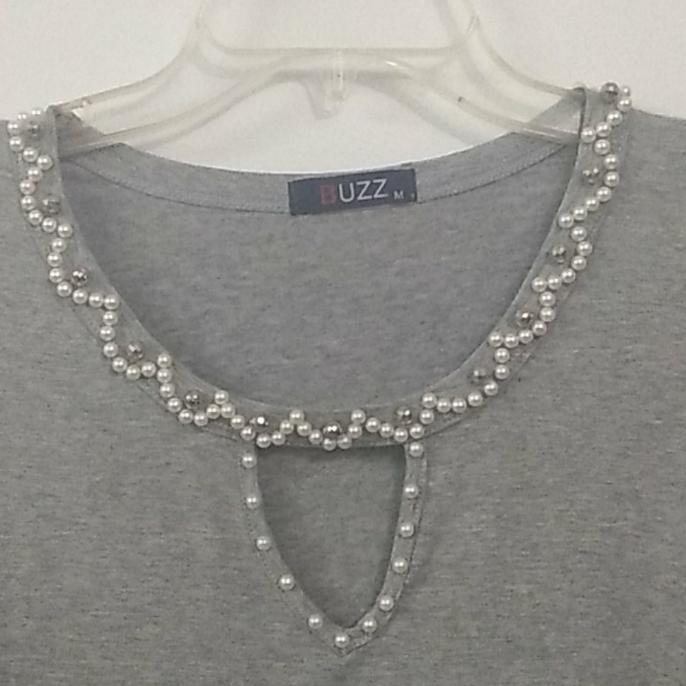 Buzz,  Grey Pear detail Top